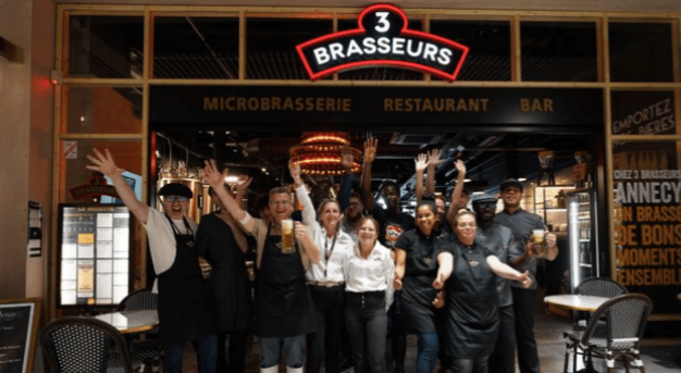 Restaurant avec bar qui diffuse pour voir un match à Annecy