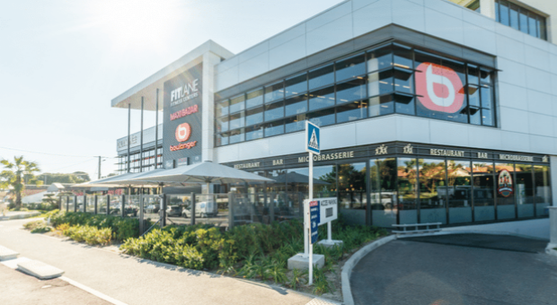 Bar restaurant qui diffuse pour voir un match sur Antibes