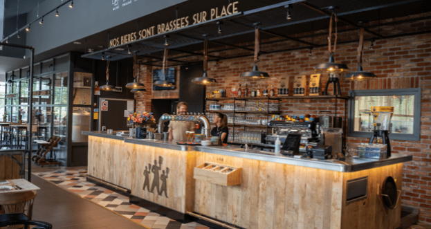 Restaurant avec bar qui diffuse pour voir un match sur Arras