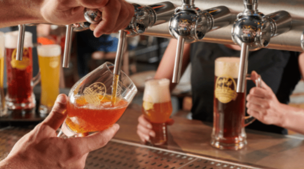 Restaurant avec bar qui diffuse pour voir un match sur Besançon