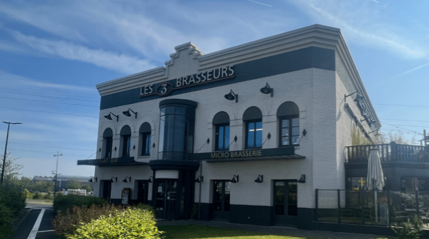 Bar restaurant qui diffuse pour voir un match à Englos