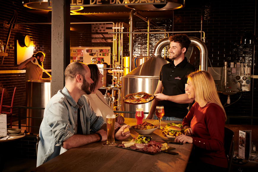 Ambiance-sympathique-restaurant-3-Brasseurs