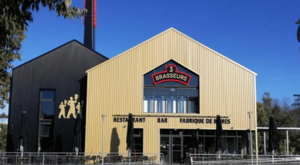 Restaurant avec bar qui diffuse pour voir un match sur Marseille