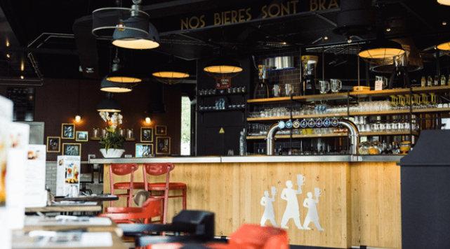 Restaurant et bar qui diffuse pour voir un match sur Rambouillet